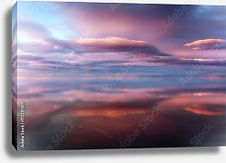 Постер Розовые облака, отражающиеся в воде