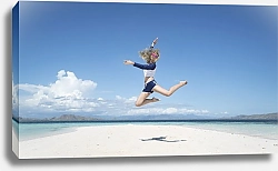 Постер Девушка в прыжке 1