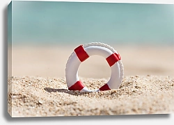 Постер Спасательный круг на песке