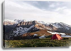 Постер Красная палатка в горах
