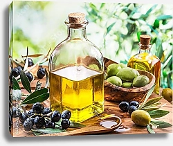 Постер Оливковое масло и ягоды на деревянном столе под оливковым деревом