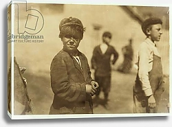 Постер Хайн Льюис (фото) Joe Mello, aged 8 or 9 works as a mill sweeper in New Bedford, Massachusetts, 1911.