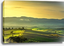 Постер Италия, Тоскана. Туманная панорама сельской местности. 