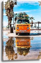 Постер Фургончик с досками для серфинга на пляже