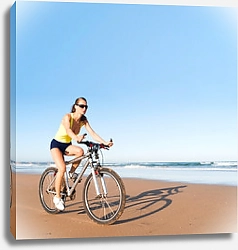 Постер Велосипедистка на пляже