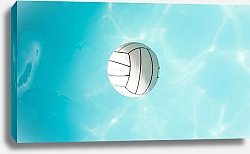 Постер Белый мяч для водного поло, плавающий в бассейне 