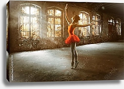 Постер Танцовщица в заброшенном здании