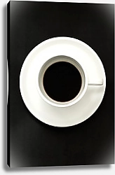 Постер Чёрный кофе в белой чашке на чёрном фоне