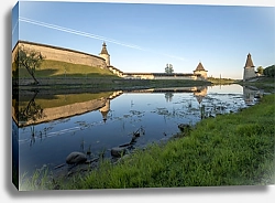 Постер Россия, Псков.Псковский Кремль со стороны реки Псковы