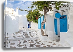 Постер Греция, Миконос, традиционная белая улица с синей дверью