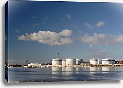 Постер Нефтяной терминал в порту