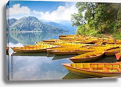 Постер Непал. Желтые рыбацкие лодки на реке