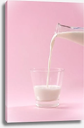 Постер Стакан молока на розовом фоне
