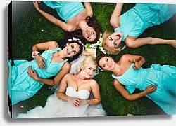 Постер Невеста с подружками на траве