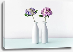 Постер Цветы в белых керамических вазах