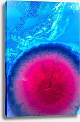 Постер Яркая розовая капля в голубой воде