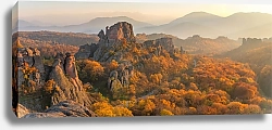 Постер Болгария, Белоградчик. Горная панорама, освещенная лучами осеннего солнца