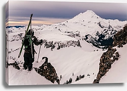 Постер Лыжник в заснеженных горах