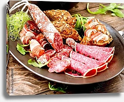 Постер  Различные итальянские колбасы, ветчина, салями и бекон
