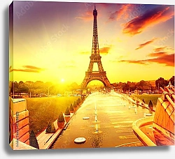 Постер Франция, париж. Eiffel Tower at sunrise
