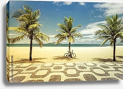 Постер Пальмы и велосипед на пляже Ипанема в Рио-де-Жанейро