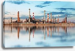 Постер Нефтеперерабатывающий завод с отражениями в воде