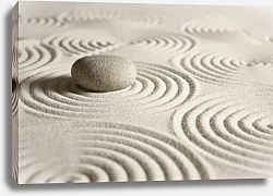 Постер Круглый камень на песке с кругами