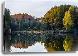 Постер Россия. Осеннее озеро с отражениями