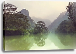Постер Река во Вьетнаме