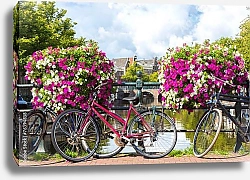 Постер Голландия, Амстердам. Цветы и велосипеды у канала