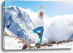 Постер Йога на горе зимой