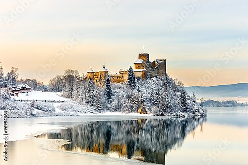 Польша. Замок Niedzica Castle. Зима