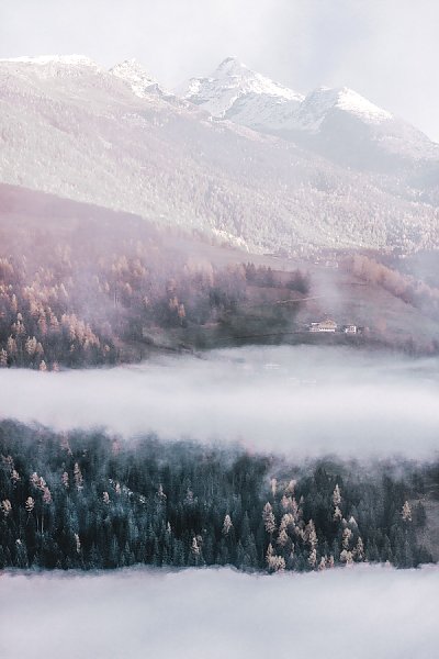 Туманные горы в Альпах, Италия