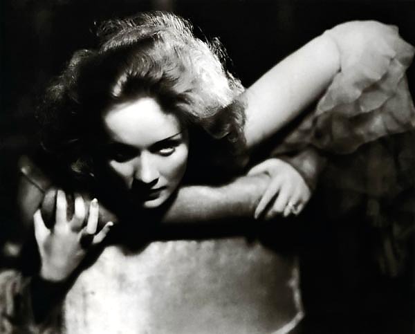Dietrich, Marlene 9
