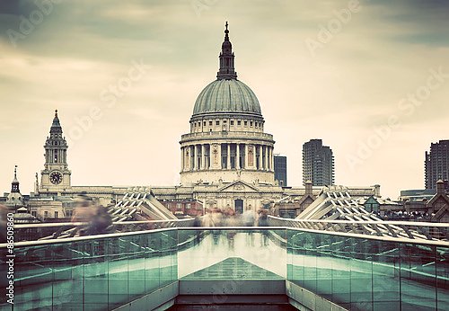 Англия, Лондон. Собор Святого Павла, вид с Моста Тысячелетия