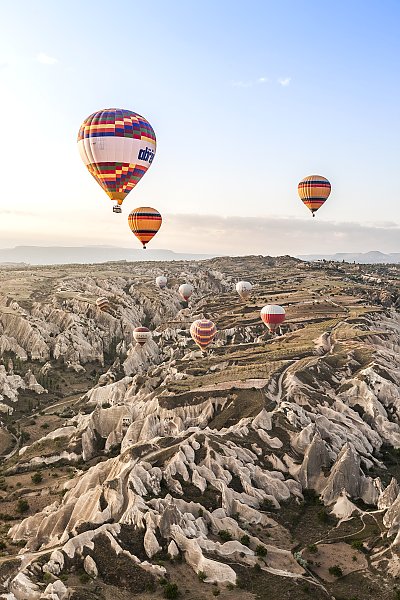 Воздушные шары над горами, Гёреме, Турция