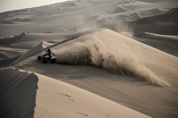 Гонщик в песках, Перу