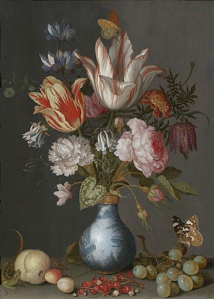 Цветы в бело-голубой вазе