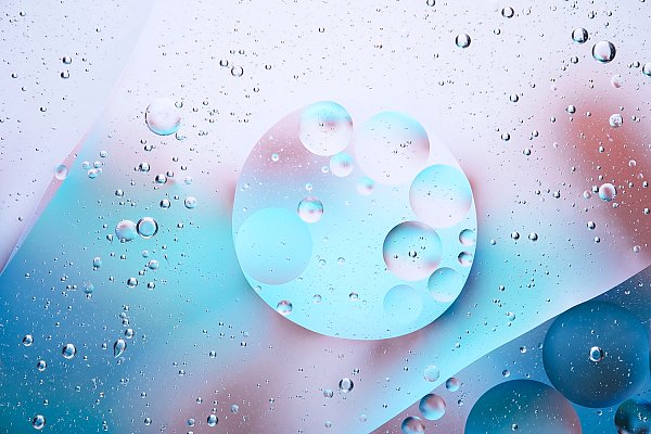 Пузыри на розово-голубом фоне