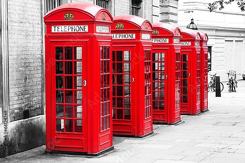 Англия, Лондон. Пять телефонных будок