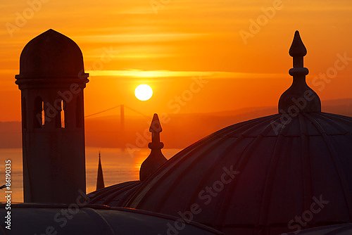 Восход солнца над Босфором, вид на Мечеть Сулеймана в Стамбуле, Турция 2