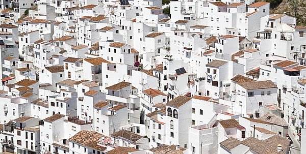 Здания городка Касарес, Испания