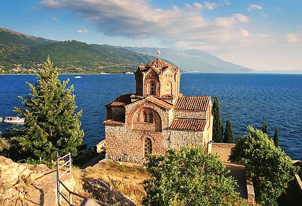 Македония. Церковь на берегу моря. Охрид