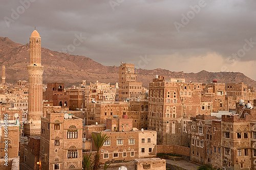 Историческая часть Саны - столицы Йемена вечером
