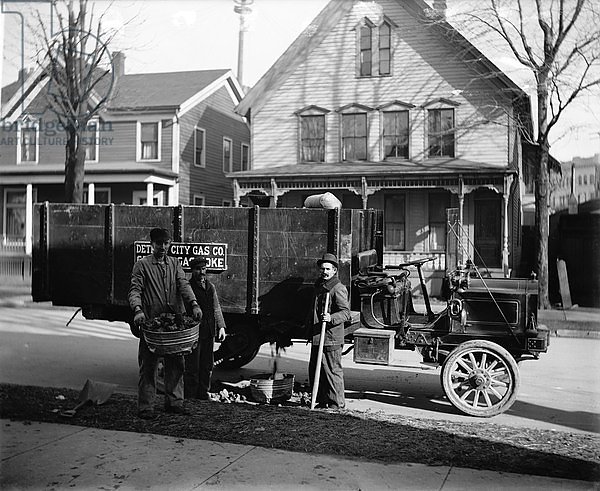 Coke delivery wagon and workers, Detroit City Gas Co., Michigan, 1900
