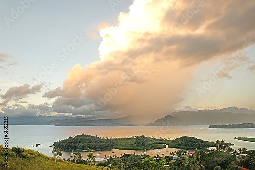 Пристань для яхт Савусаву и островок Нави, остров Вануа-Леву, Фиджи