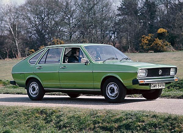 Volkswagen Passat 5-door (B1) '1973–77