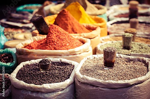  Индийские цветные специи на рынке