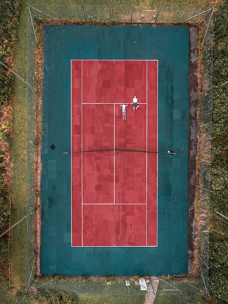 Теннисный корт с 