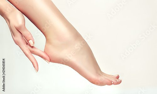 Идеальные чистые женские ножки